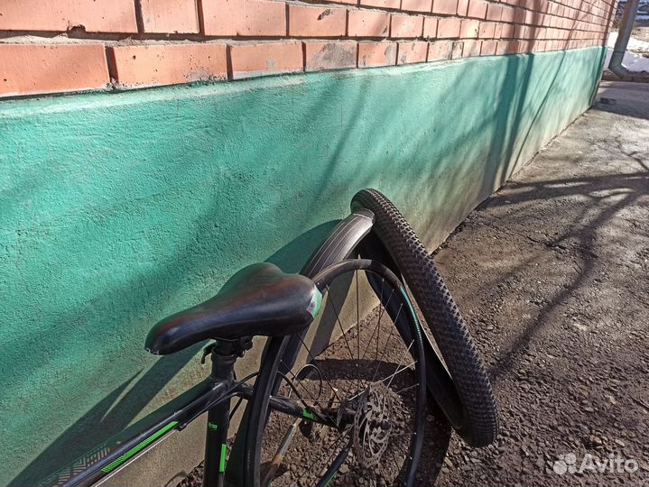 Запчасти для велосипеда (рама, 2 обода, покрышка)