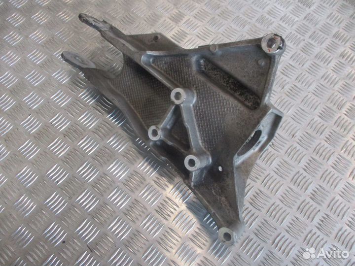 Кронштейн кабины левый Scania 1426195