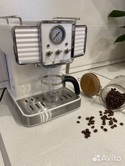 Кофеварка рожковая Polaris PCM 1538E, белая