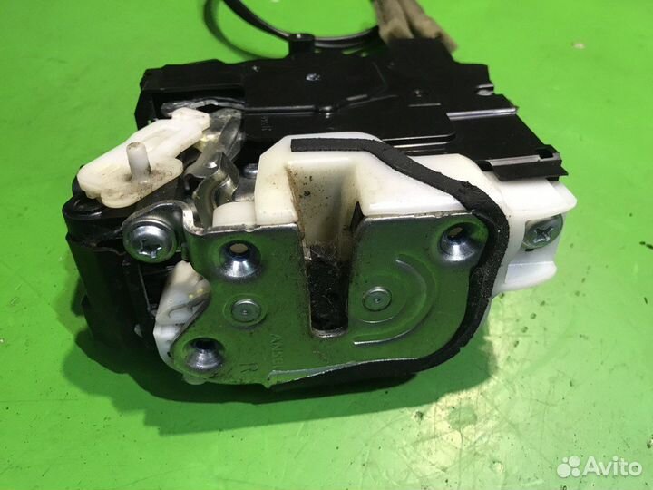 Замок задней правой двери Peugeot 407