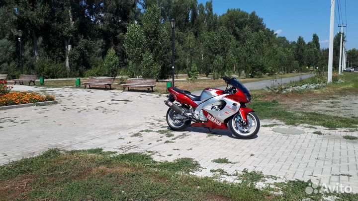 Yamaha yzf1000r