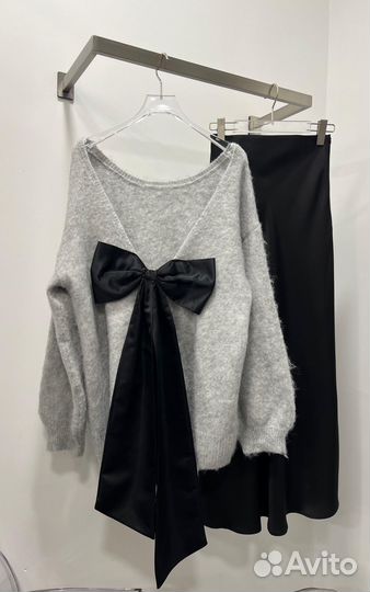 Свитер с бантом