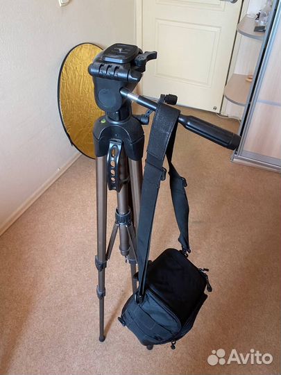 Canon EOS 700D + аккумуляторы и тд (торг уместен)