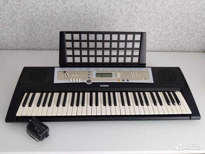 Yamaha PSR-R200 синтезатор с автоаккомпанементом