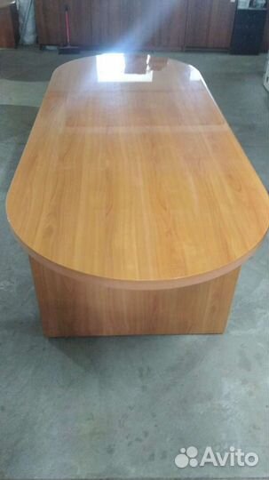 Стол для переговоров