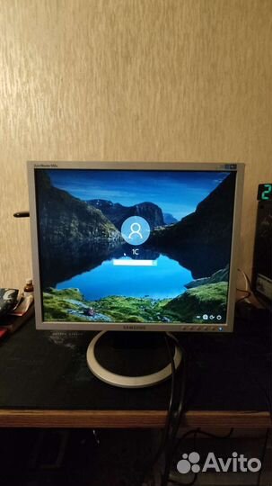 Монитор Samsung