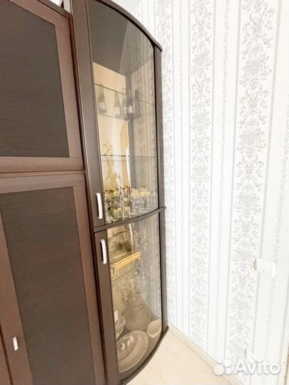 Витринный шкаф для посуды