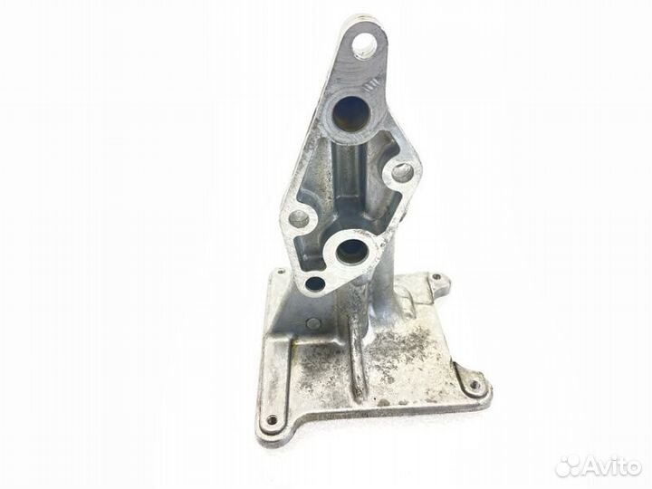 Кронштейн масляного фильтра Nissan Elgrand TE52