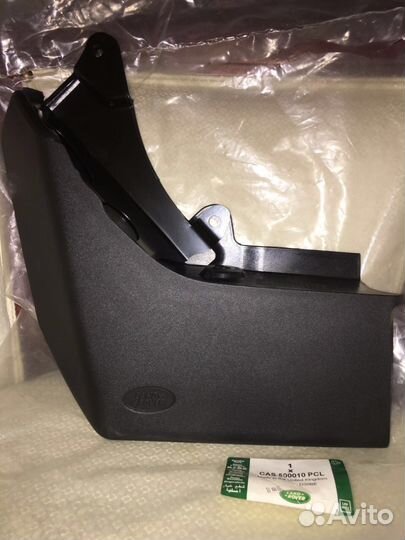 Брызговик (оригинал) передний левый Land Rover Dis