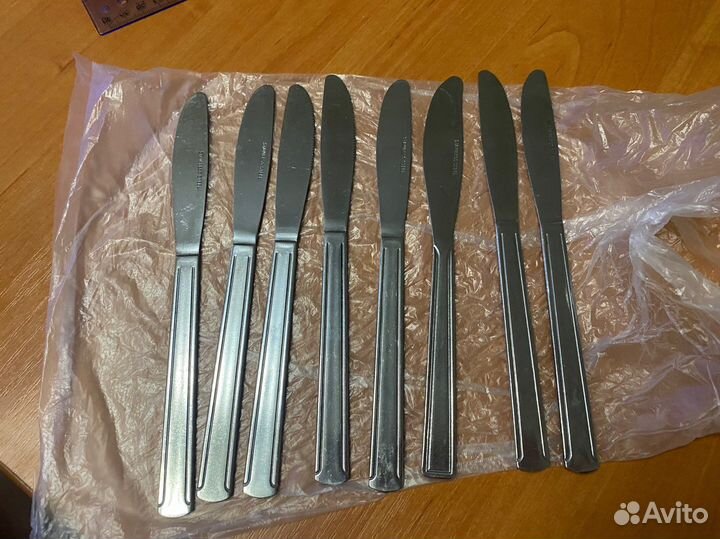 Ножи столовые новые 8 шт