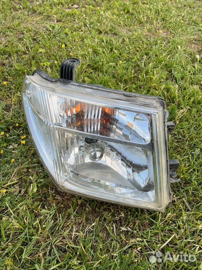 Фара Nissan pathfinder правая