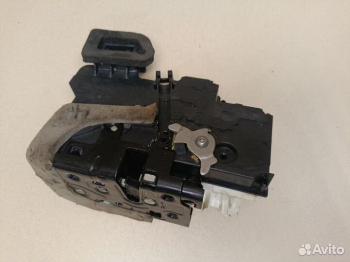 Замок двери задний левый Audi Q8 4MN 2020
