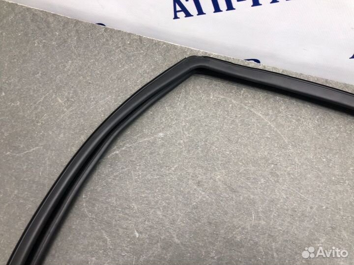 Уплотнитель стекла задний правый Лада Гранта FL