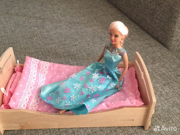 Кроватка, кукла, постель