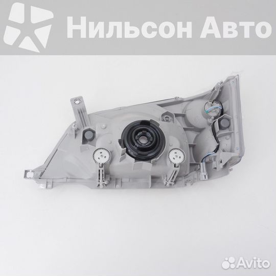 Фара toyota dyna с 1999 г в сборе с габаритом прав