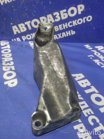Крепление двигателя Volkswagen Passat B5 седан AVB