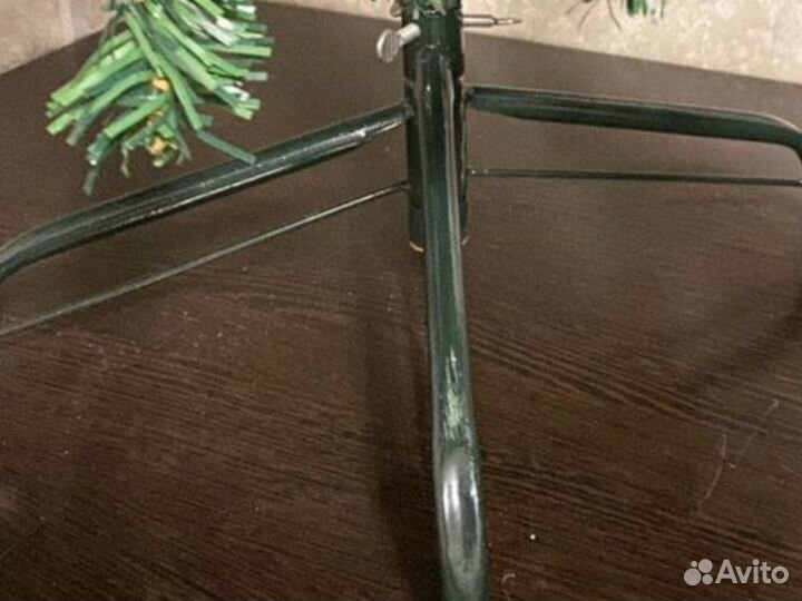 Звезда. Елка искусственная