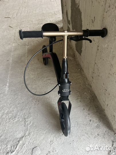 Беспедальный велосипед-самокат Audi Sport