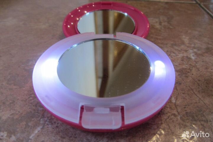 Расческа-гребень.Зеркало карманное с посветкой