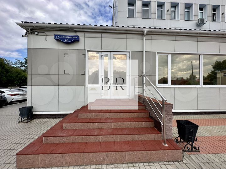 Отдельный вход, панорамные окна, офис услуги 60 м²