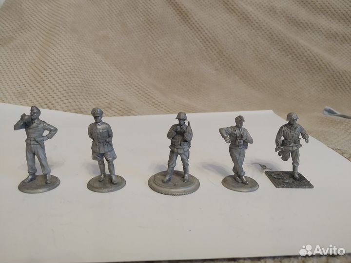 Оловянная миниатюра