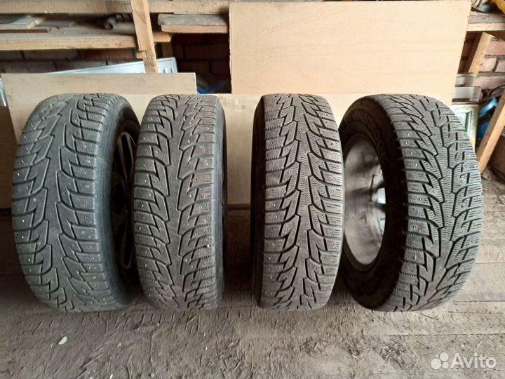 Hankook Winter I'Pike RS2 W429 215/65 R16 98T