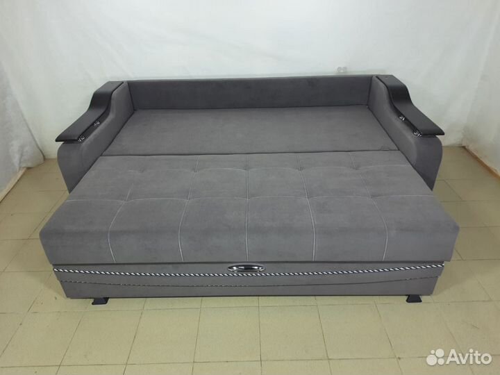 Диван на металлокаркасе