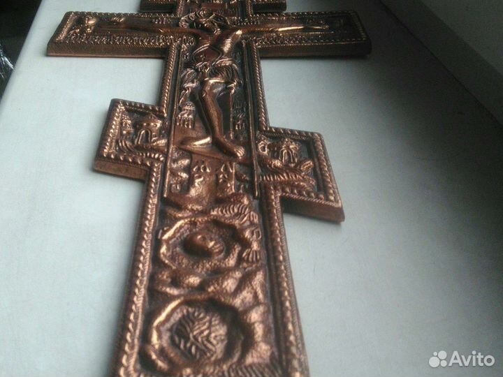 Большой медный крест