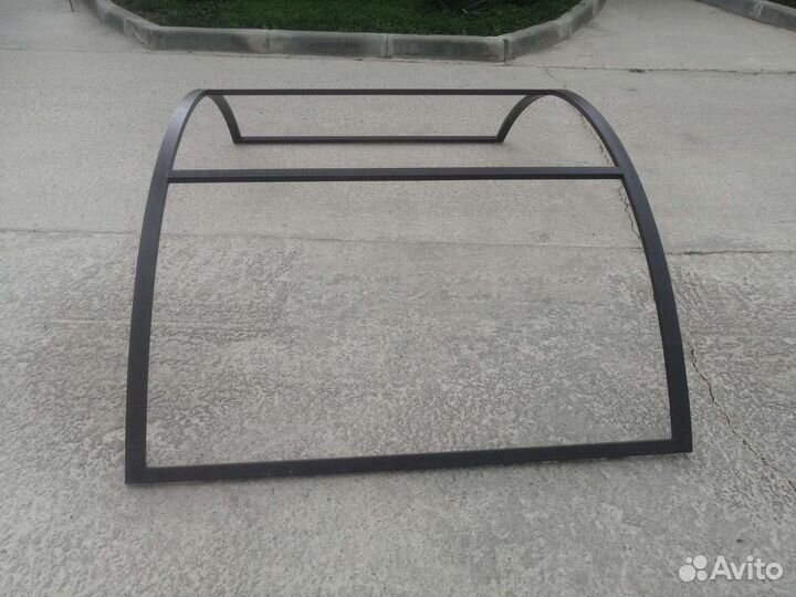 Козырек над крыльцом