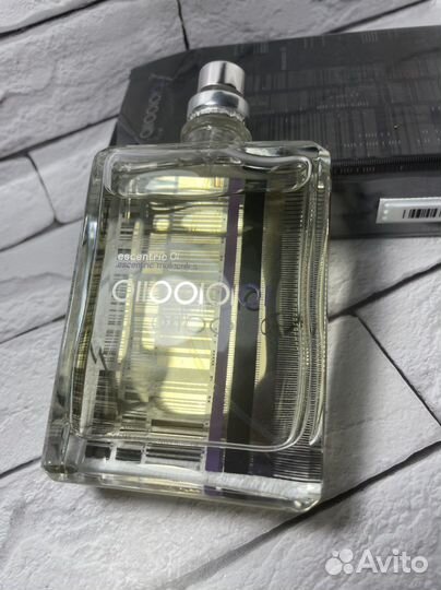 Escentric molecules 01