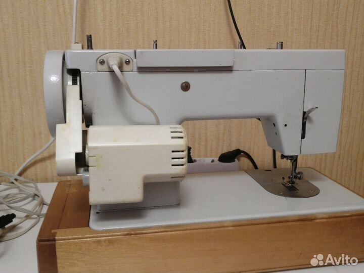 Швейная машина Чайка 143А