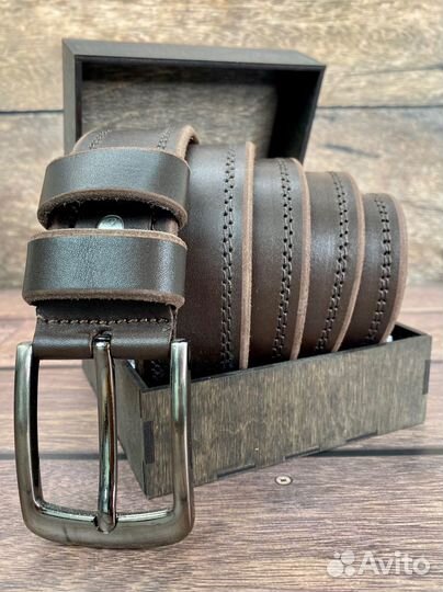Мужской кожаный ремень коричневый в коробке