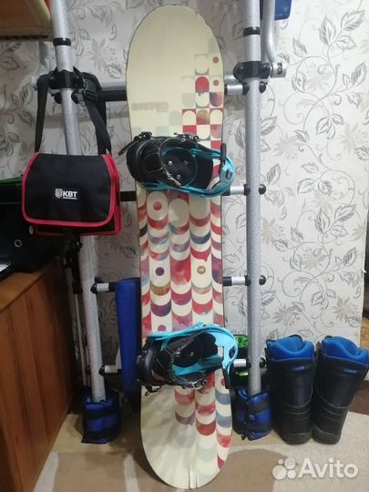 Сноуборд с креплениями burton