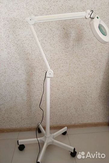 Лампа лупа для косметолога