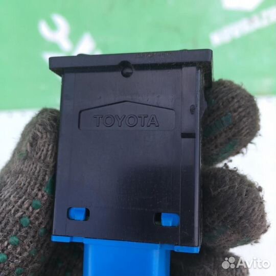 Кнопка обогрева сидений Тойота Королла Е120