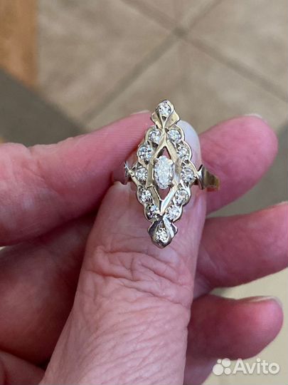 Золотое кольцо с бриллиантами 750 проба