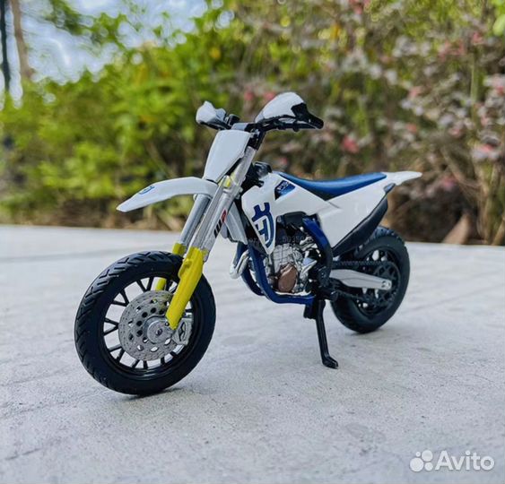 Модель мотоцикла Husqvarna FS 450Bburago. Новая