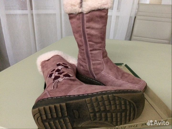 Замшевые сапожки с аппликацией