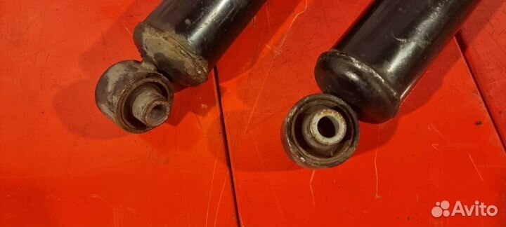 Задний амортизатор стойка Hyundai Santa Fe 4 TM