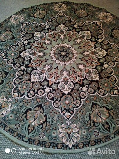 Ковер круглый 1м. 65 см. диаметр