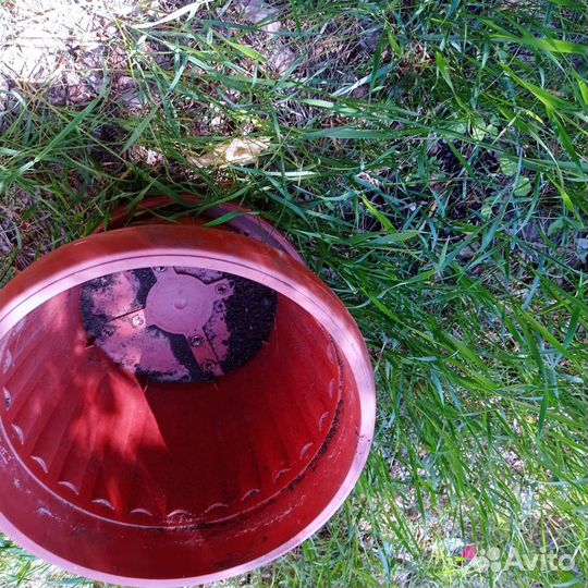 Большой цветочный горшок