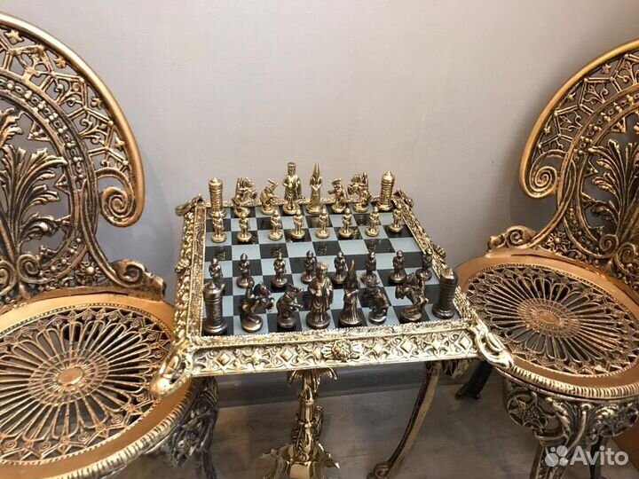 Шахматный столик со стульями