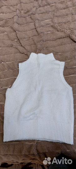 Жилет вязаный