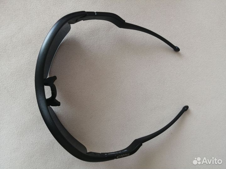 Очки Reebok солнцезащитные