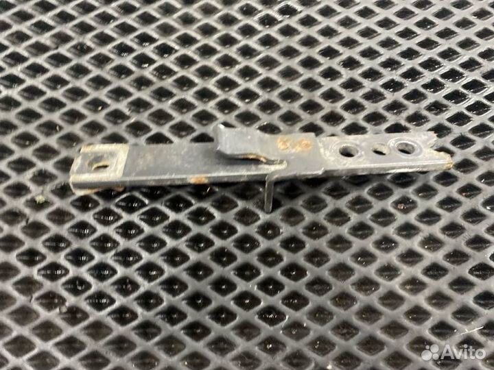 Кронштейн шумоизоляции Volvo Fh4 D13C 2013