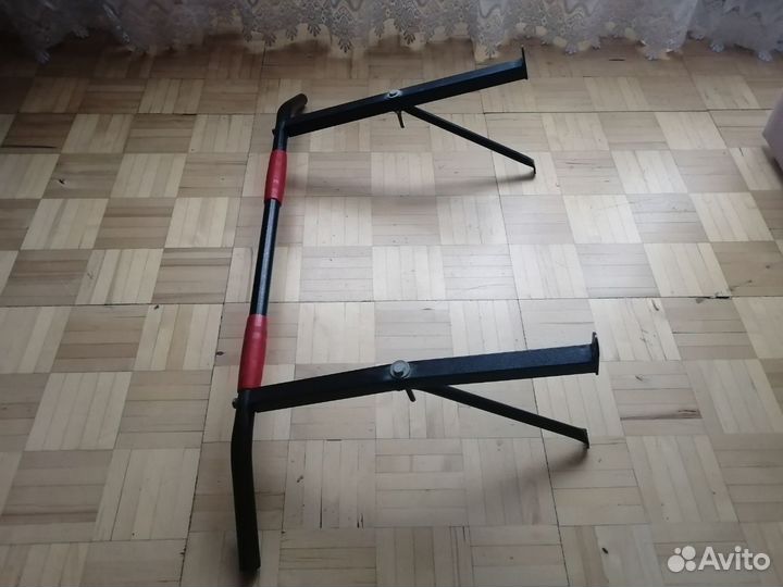 Турник настенный