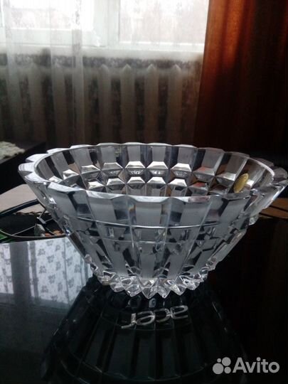 Хрустальные вазы конфетницы