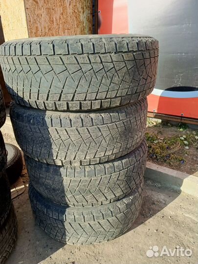 Bridgestone Blizzak DM-V1 265/70 R16