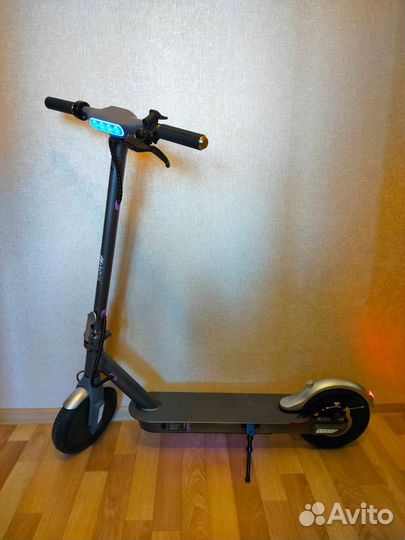 Новый электросамокат Hiper Triumph X100