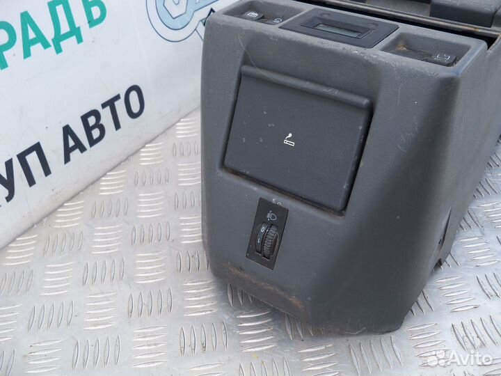 Консоль между сидений Nissan Patrol K160 / K260 92